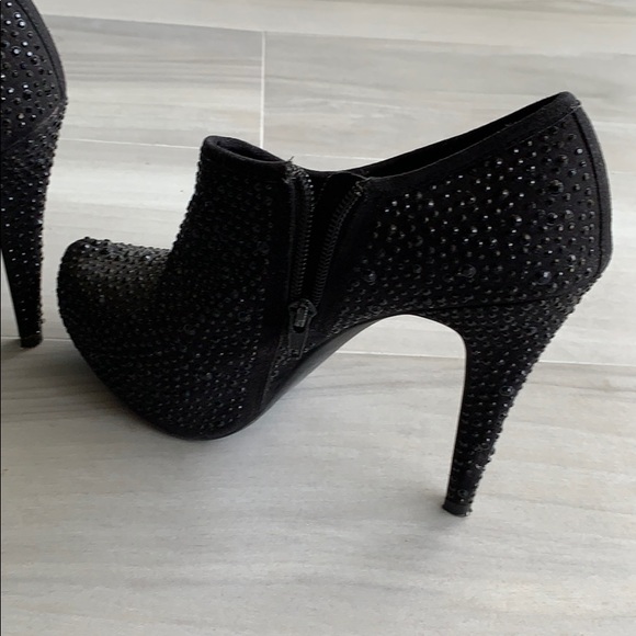 Gianni Bini Black studded booties - Picture 3 of 5